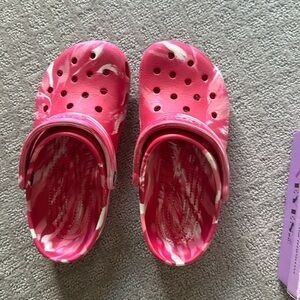 Crocs size 4 in kids or 6 in women’s